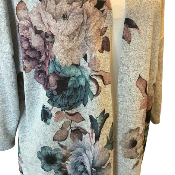 LIVE IN THE MOMENT FLORAL PRINT OPEN CARDIGAN/ 3/4 SLEEVE/ Size M - Picture 6 of 11